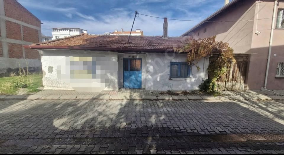 Uşak Cumhuriyet Mah. Satılık Tek Katlı Müstakil Ev