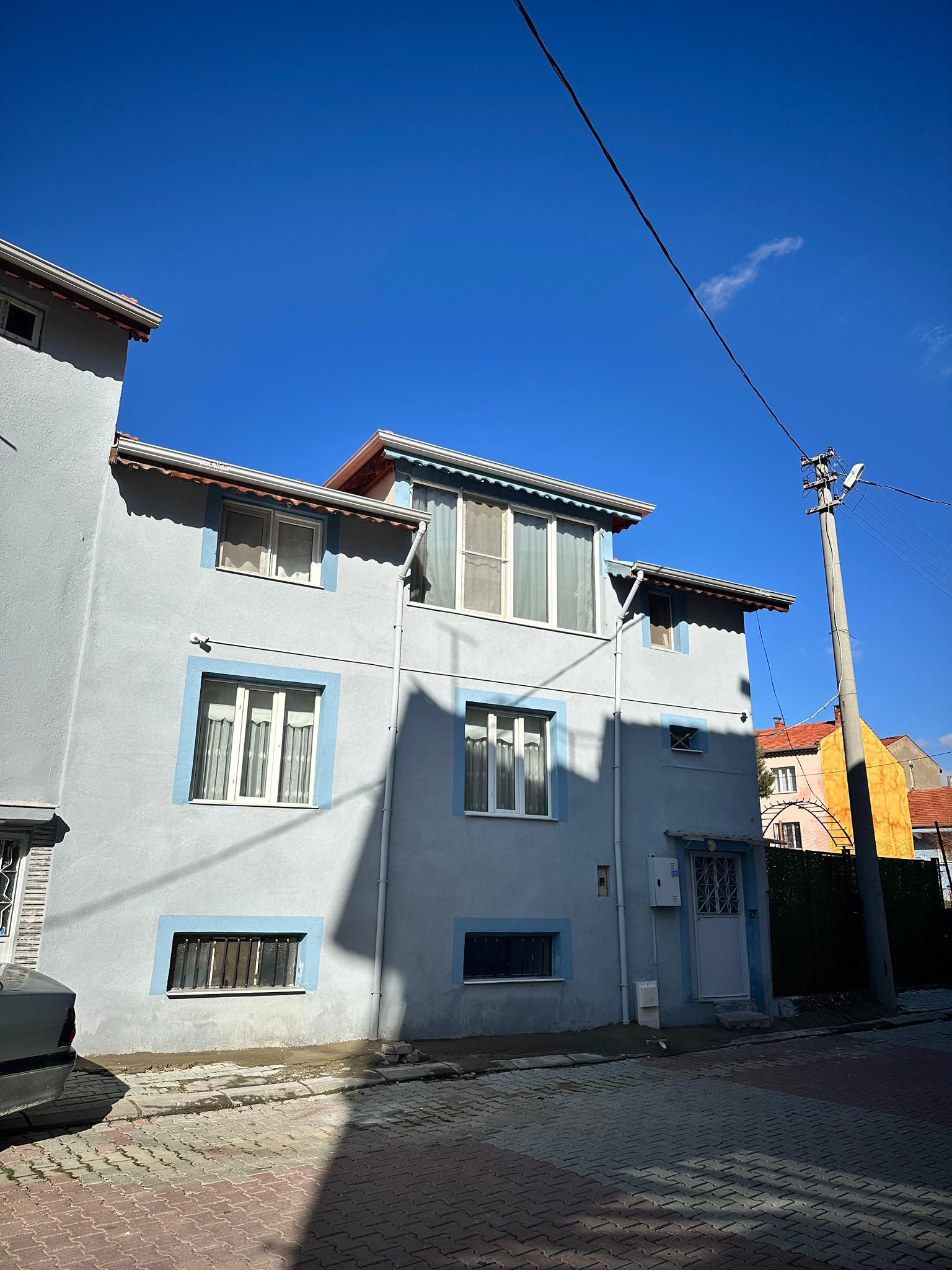 DİKİLİTAŞ MAHALLESİNDE 2 KATLI MÜSTAKİL EV