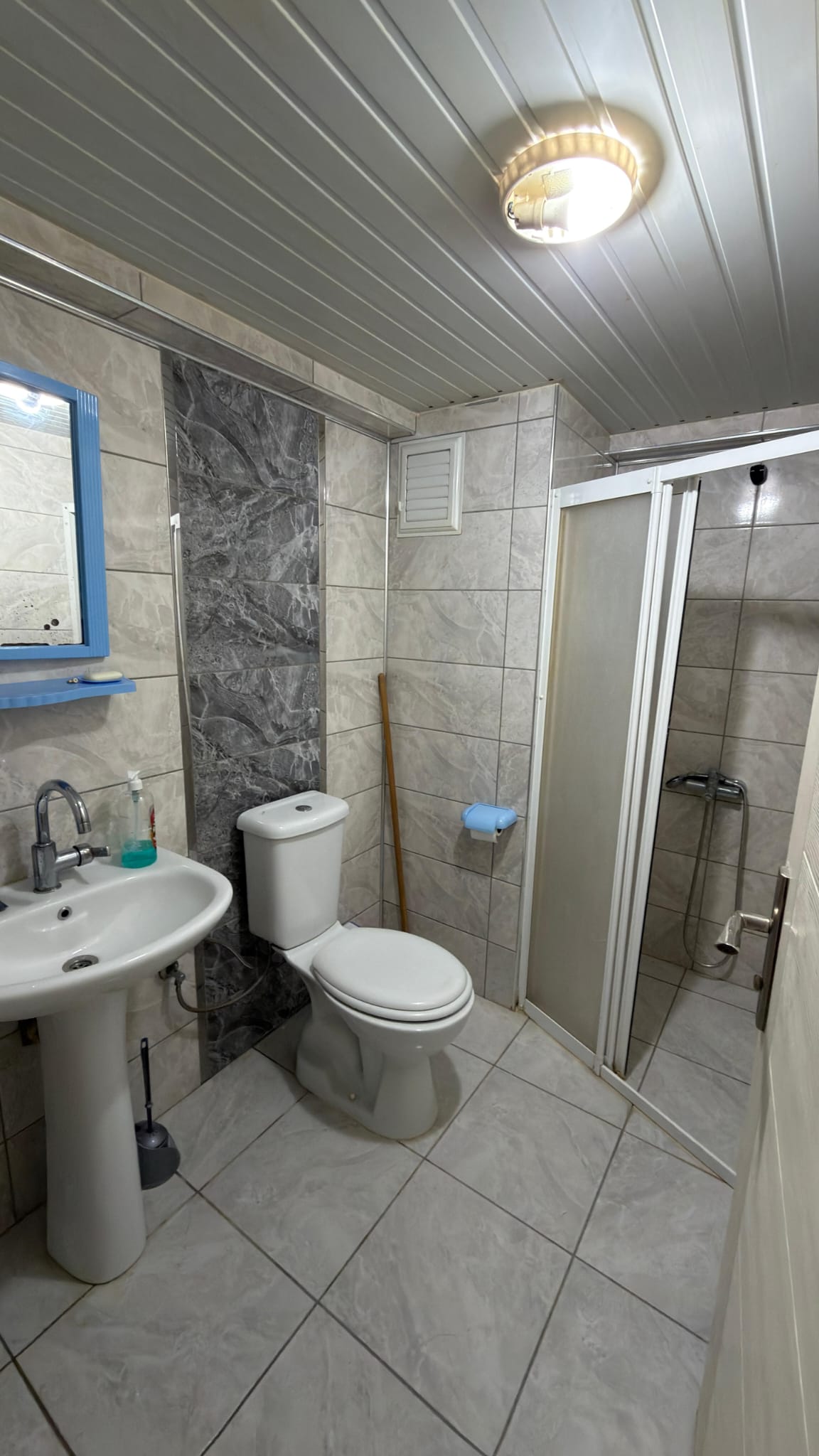ÜNALAN MAHALLESİNDE 1+1 60 M SATILIK APART