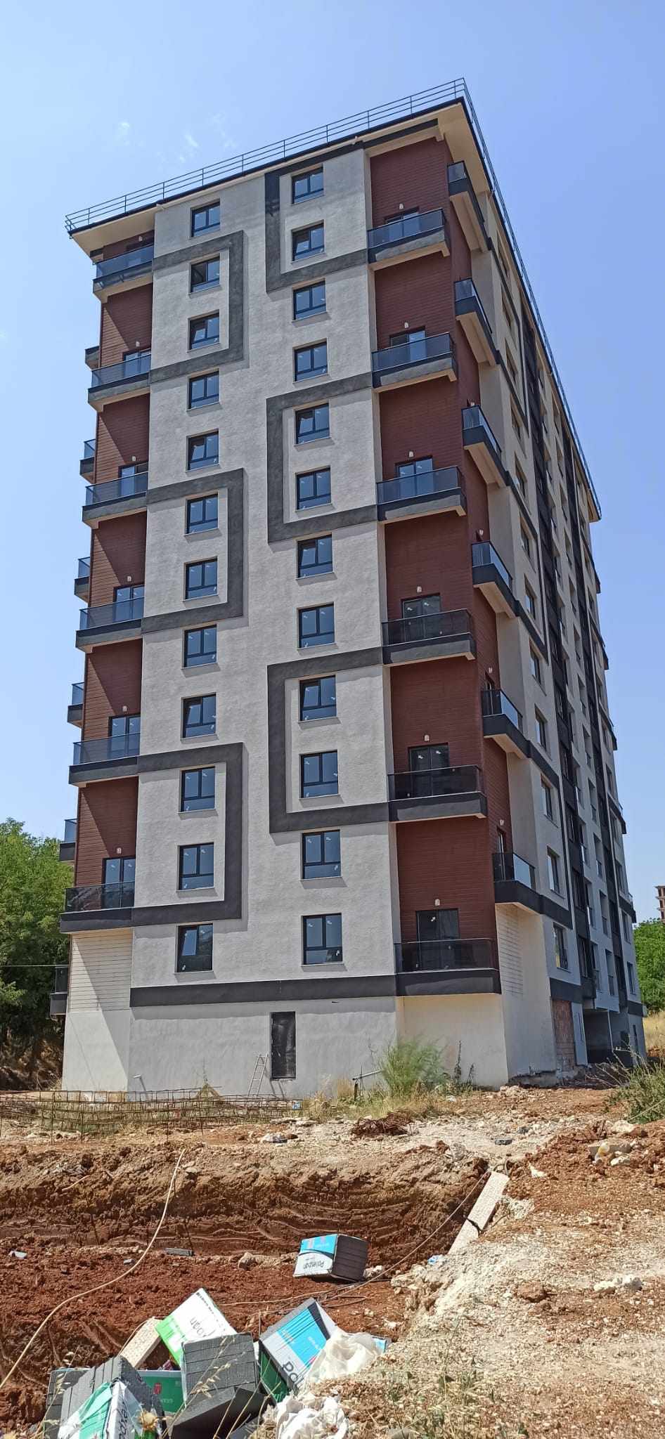 UŞAK MERKEZ  DİKİLİTAŞ MAH. 175m. 3+1 ARA KAT SATILIK SIFIR DAİRE